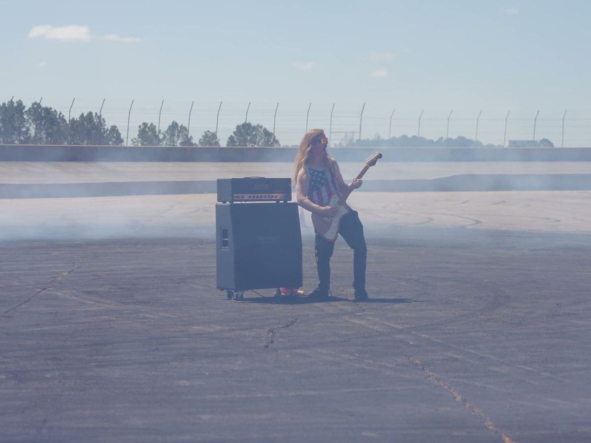 Lone guitarist and amp in the middle of the smoked-out drift pad